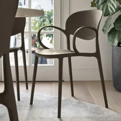 Sedia impilabile con braccioli Abby - Connubia