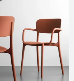 Sedia impilabile con braccioli Liberty - Calligaris